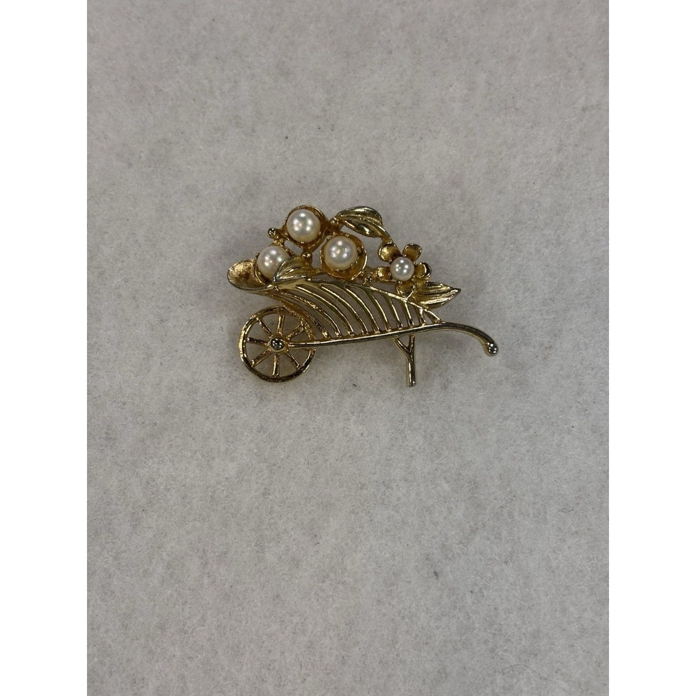 Vintage‎ Brooks Gold Tone Faux Pearl Flower Cart Brooch Classic Statement Spring